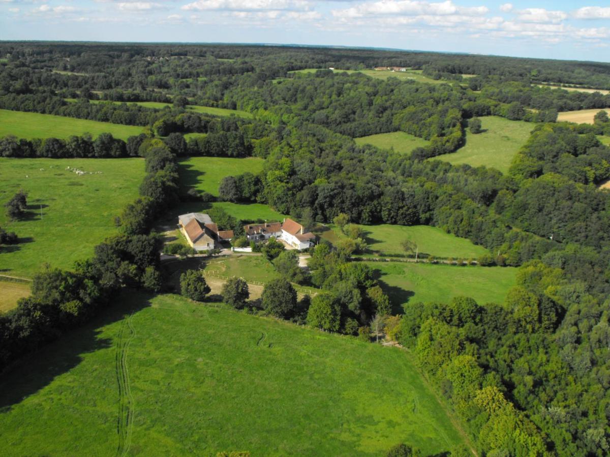 Domaine De Varenne Saint-Amand-en-Puisaye Exterior foto